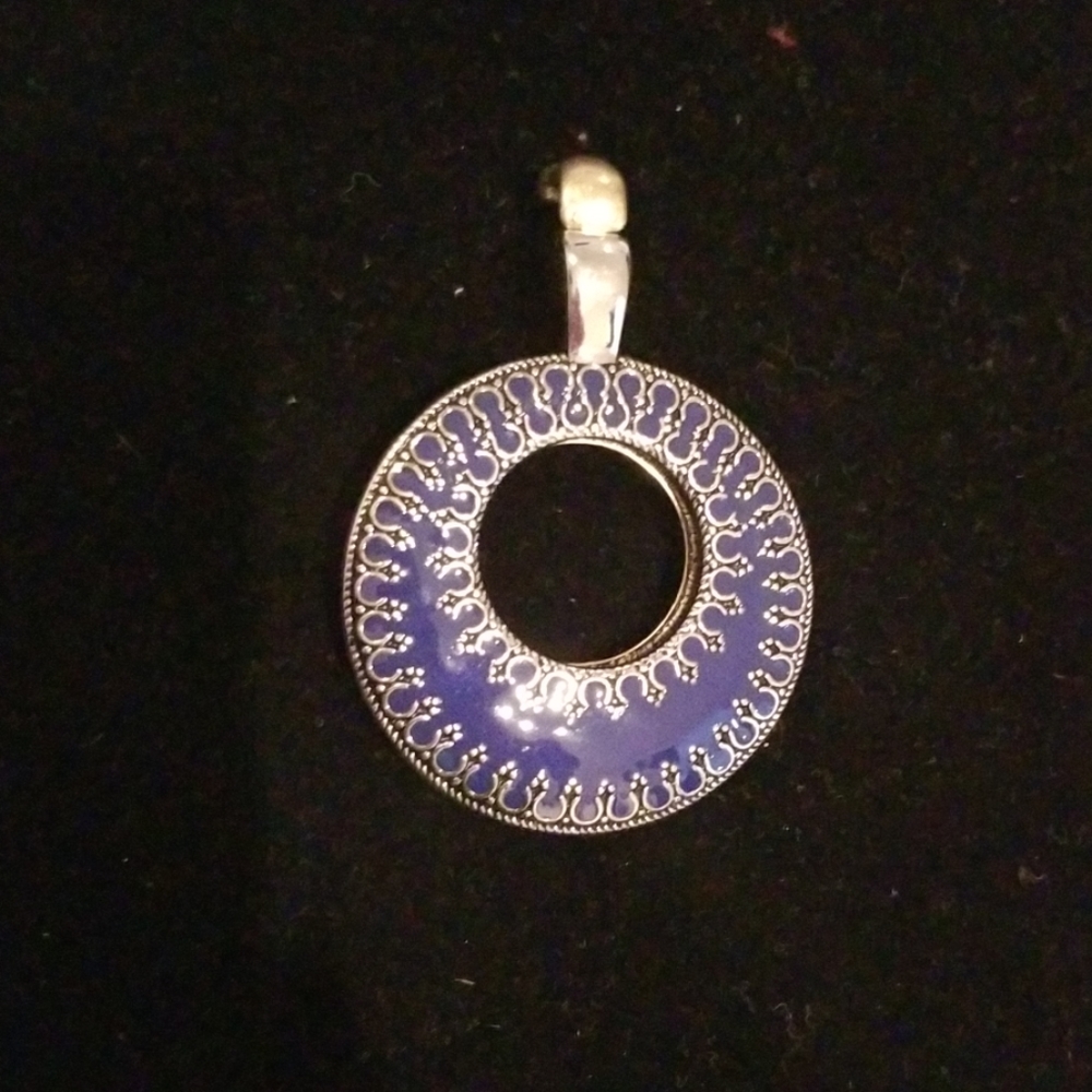 Necklace enhancer, magnetic, reversible, multi